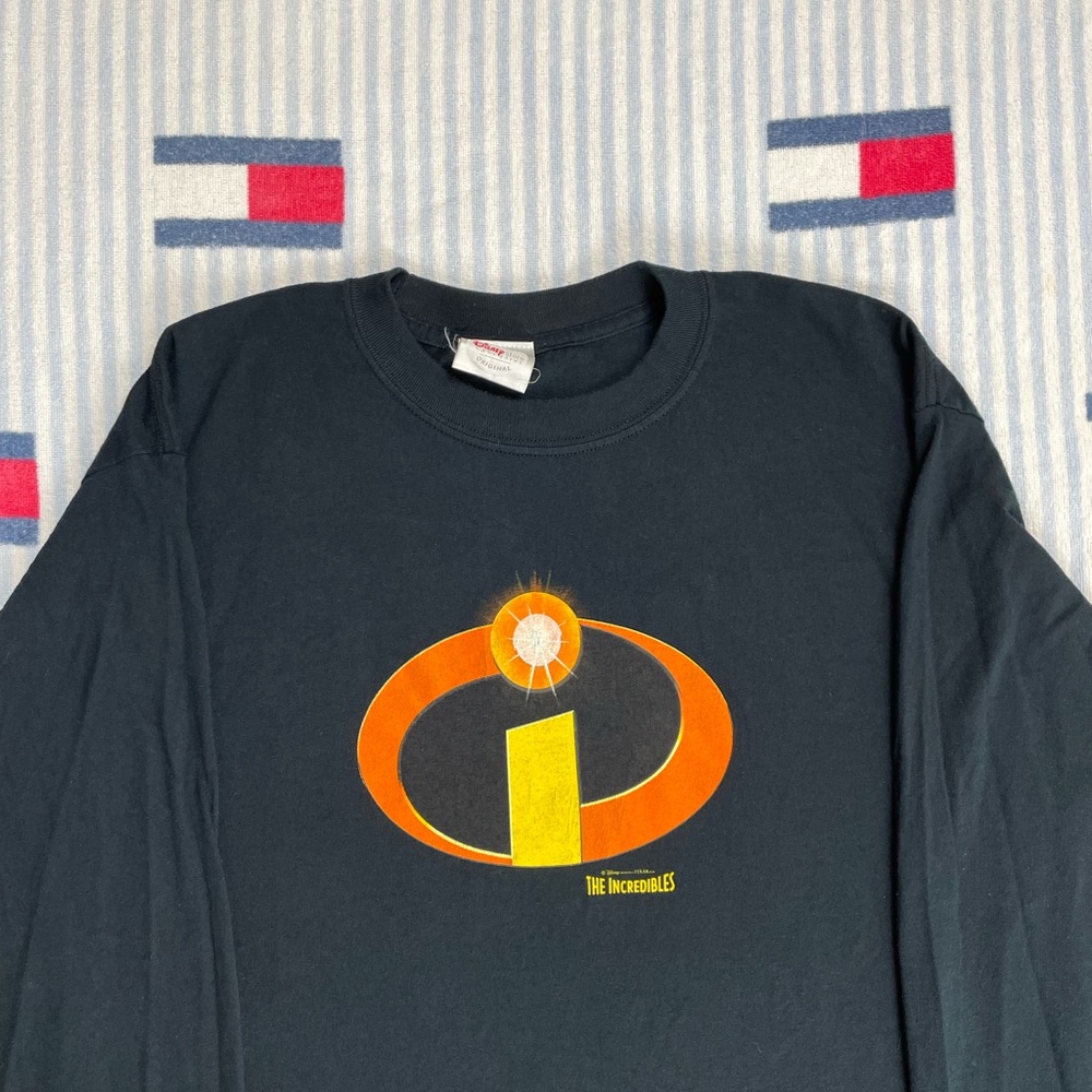 The Incredibles Black Long-Sleeve Graphic Tee. Reposh - no damage , used once - Picture 3 of 8